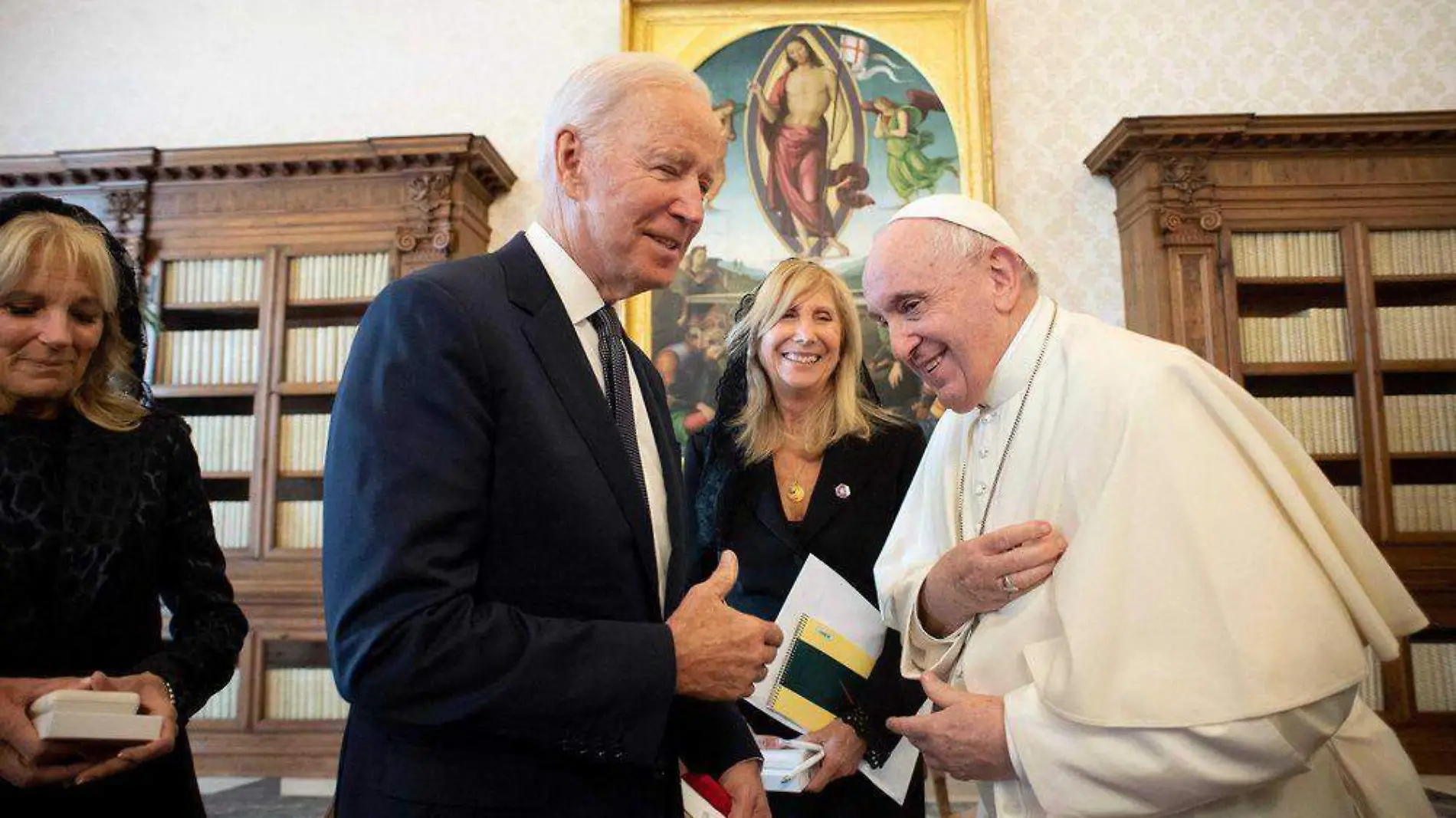 Biden y papa francisco-AFP